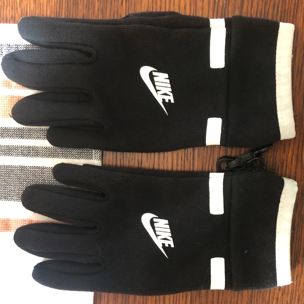 ***SOLD*** Youth Boys Nike Gloves